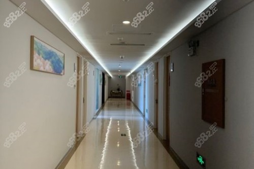 北京嘉禾整形走廊.jpg