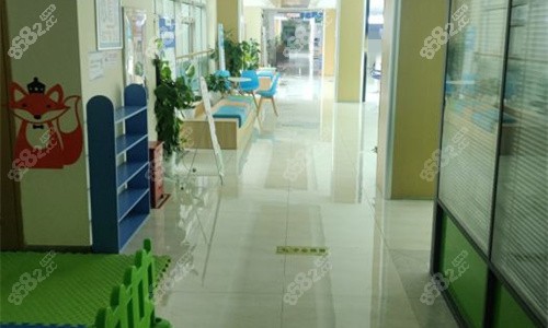 长沙吉强眼科医院走廊休息区