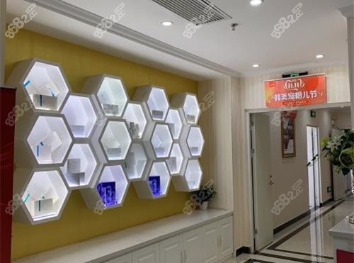 襄阳韩美整形展示柜示意图