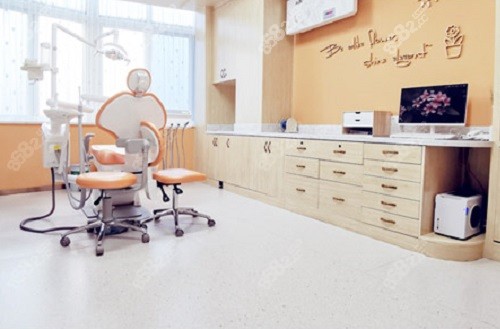 成都新桥口腔医院种植牙收费标准