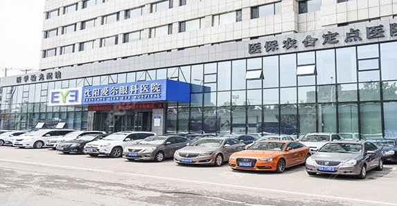 沈阳爱尔眼科总院地址离沈阳站火车站近，地铁1号南市场A出