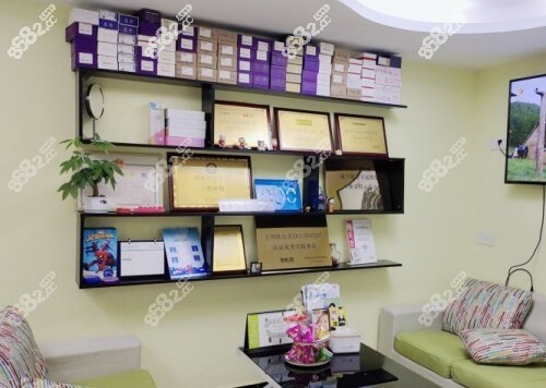 深圳安保區(qū)奧美口腔門診候診區(qū)一角