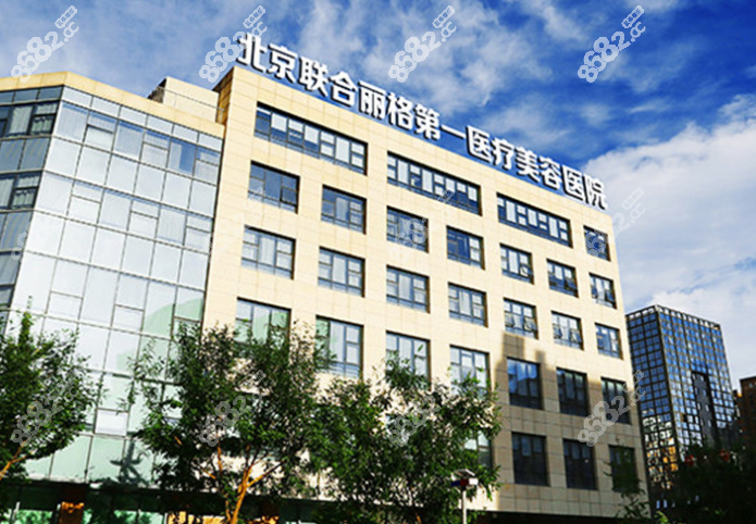 楊大平是中國國內(nèi)做胸部提升改善乳房下垂好的十大醫(yī)生