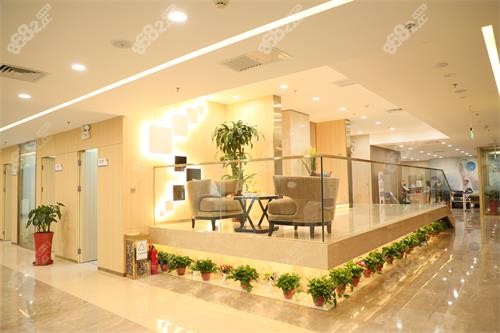 北京碧莲盛植发一楼大厅治疗环境