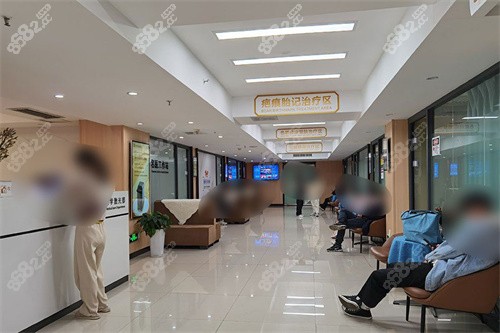 长沙中科皮肤病医院走廊环境