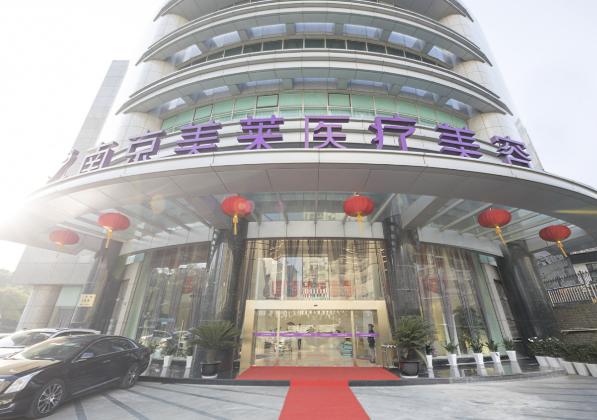 南京美莱夏建军医生简介:深耕胸部整形领域,技术好价格透明