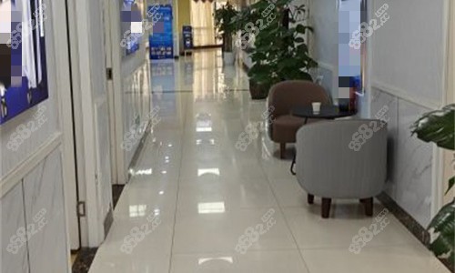 成都军建疤痕医院走廊示意图