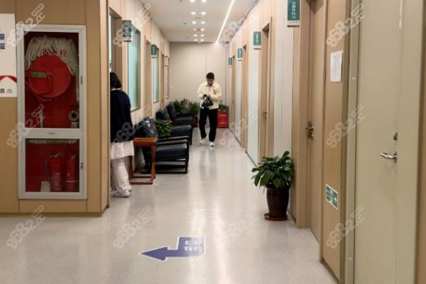 上海九龍醫(yī)院男科,包皮手術(shù),手術(shù)價格,傳統(tǒng)環(huán)切術(shù),微創(chuàng)吻合器,激光環(huán)切術(shù),單純包皮過長,復(fù)雜包皮問題