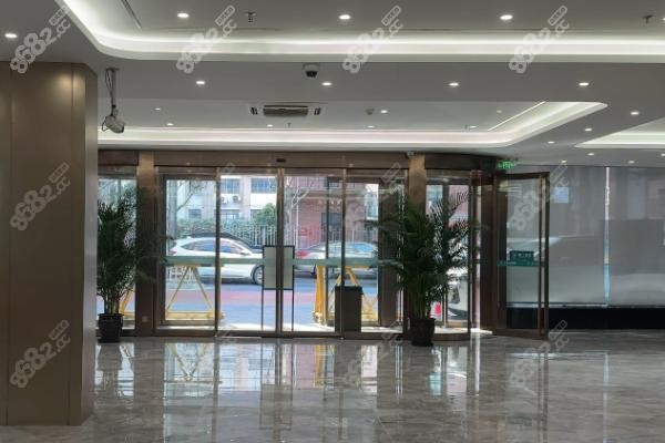 上海九龍醫(yī)院男科,包皮手術(shù),手術(shù)價格,傳統(tǒng)環(huán)切術(shù),微創(chuàng)吻合器,激光環(huán)切術(shù),單純包皮過長,復(fù)雜包皮問題