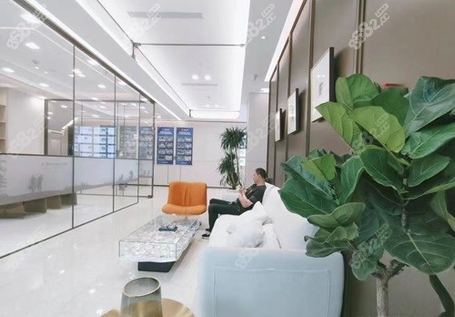 20251010320561.jpg 贵阳柏乐口腔 走廊.jpg