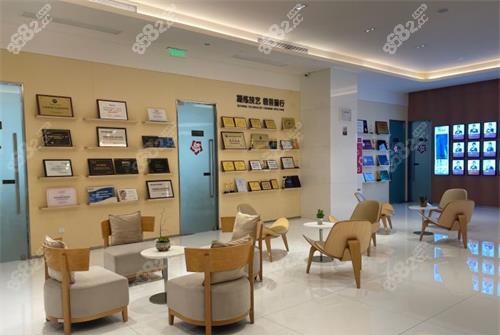 20251029960970.jpg 昆明藝星整形大廳環(huán)境.jpg