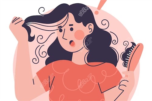 被脱发问题困扰的女人图片 被脱发问题困扰的女人图片