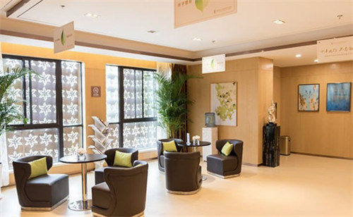 西安腺壁整形崔鑫醫(yī)生怎么樣？資質(zhì)優(yōu)技術(shù)好，小腹壁整形4萬起 