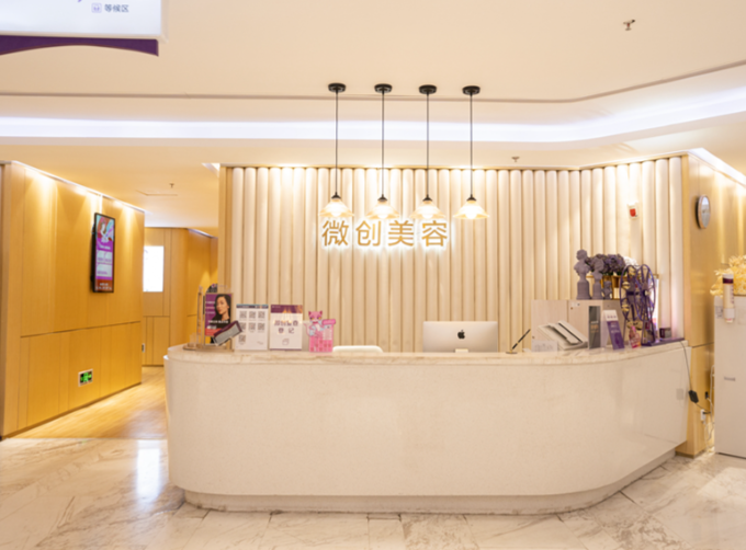 重庆华美做鼻子价格表：假体8800起、全肋32800起、鼻部修复10000起，实际费用面诊确定