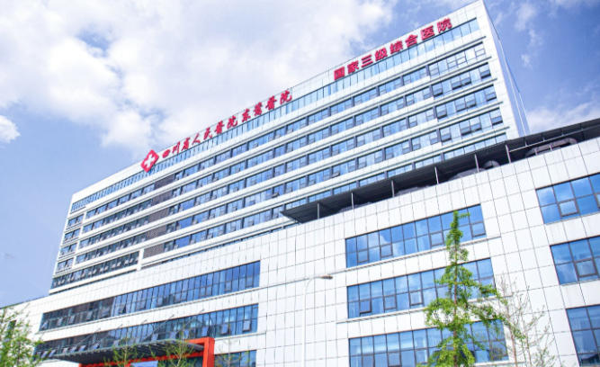 张立天为啥突然去成都东篱医院了？2025年坐诊真相：华西团队+数字化技术双加持