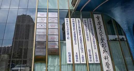 为什么选择重庆星荣医院吕巍医生做龟头增大