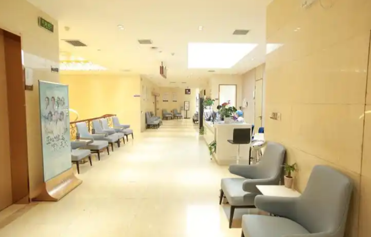 西安張沙沙在哪家醫(yī)院？他在西安畫(huà)美，眼鼻整形強(qiáng)，祛眼袋綜合改善滿(mǎn)意度超高！ 