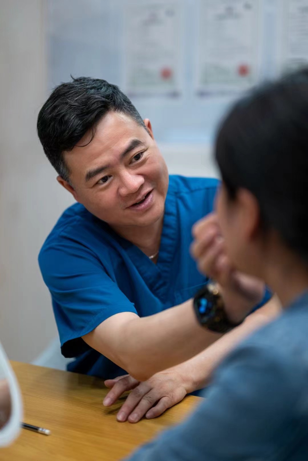 上海瑞格醫(yī)療醫(yī)生排行榜2026最新：前十名雙眼皮/眼修復(fù)醫(yī)生，張楚舒情丁昆琨在列含張楚20年舒情日式無痕