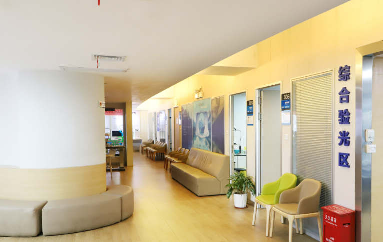 二院眼科白內(nèi)障手術(shù)收費探秘