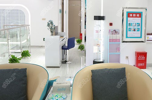 深圳格倫菲爾口腔大廳環(huán)境圖 深圳格倫菲爾口腔大廳環(huán)境圖