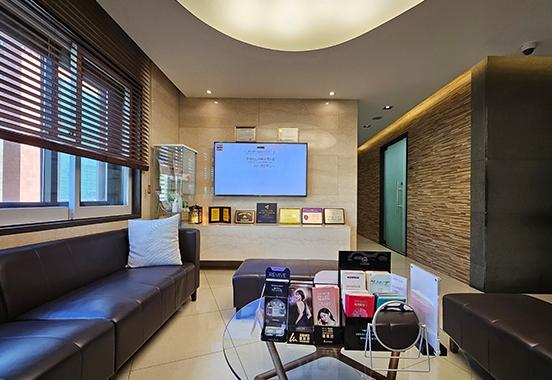 韓國(guó)江南dna整形醫(yī)院vs江南3家熱門機(jī)構(gòu)：項(xiàng)目與價(jià)格對(duì)比