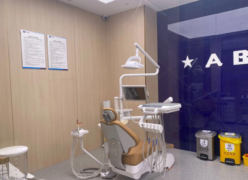 天水中百口腔醫(yī)院的設(shè)備精良嗎？