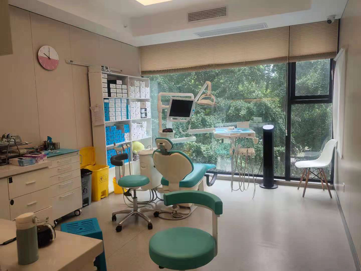 二、中喜口腔醫(yī)院是正規(guī)醫(yī)院嗎——醫(yī)療團隊專精性