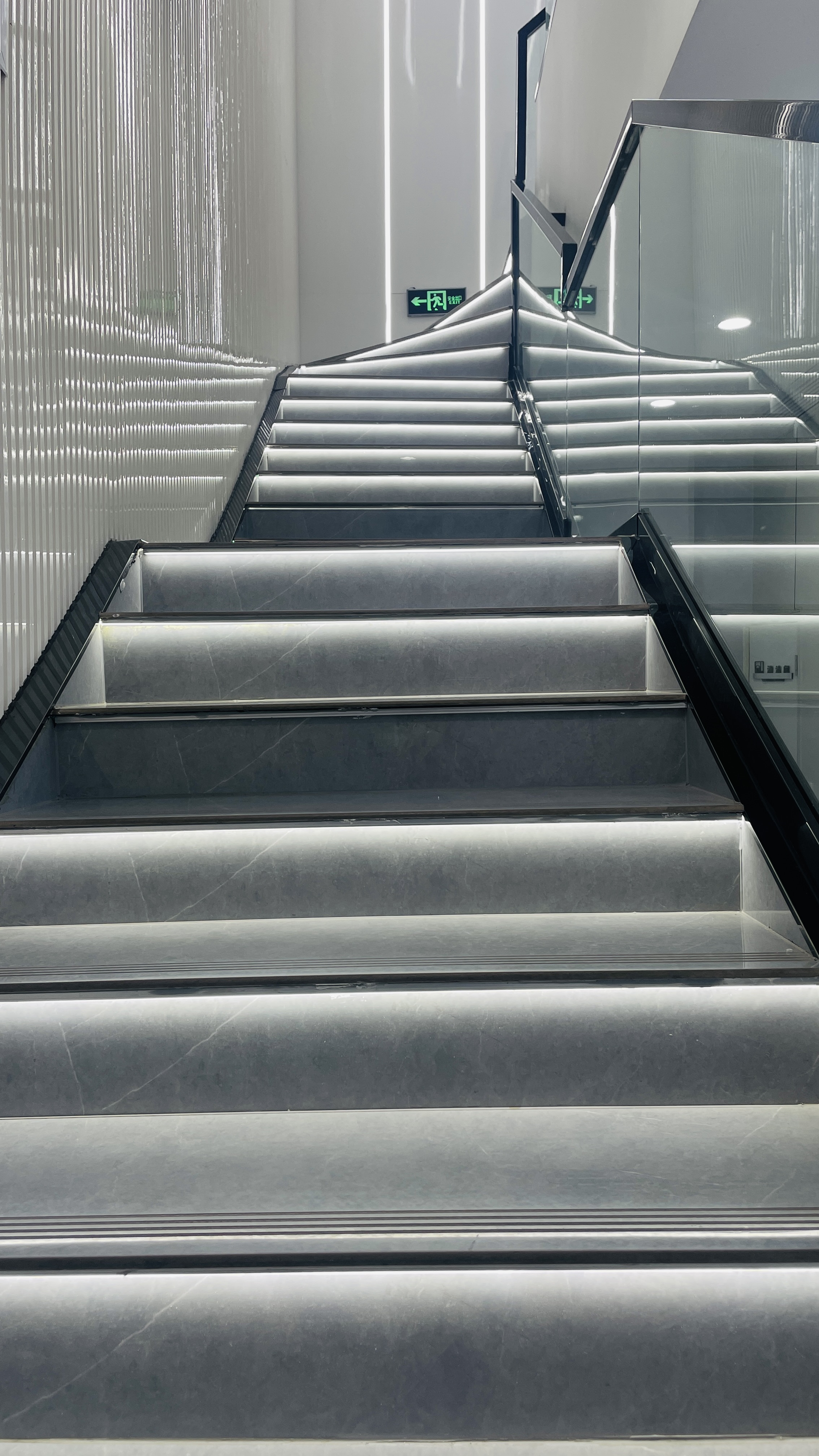 六、拔牙項(xiàng)目?jī)r(jià)目表及醫(yī)生優(yōu)勢(shì)www.66ub.cn