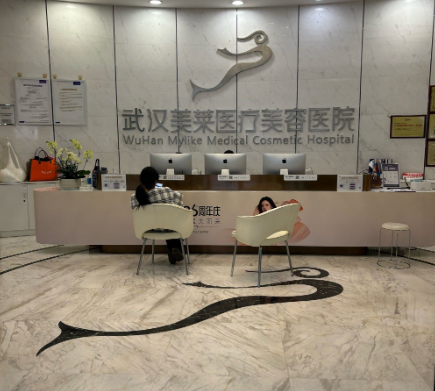 武漢余國勝和劉嘉亮誰做雙眼皮技術(shù)好？余國勝醫(yī)生的雙眼皮技術(shù)特點(diǎn)