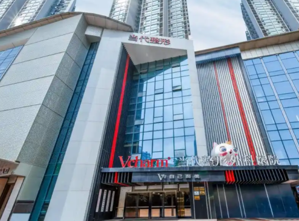 重庆隆胸医生杨力手术技术与风格