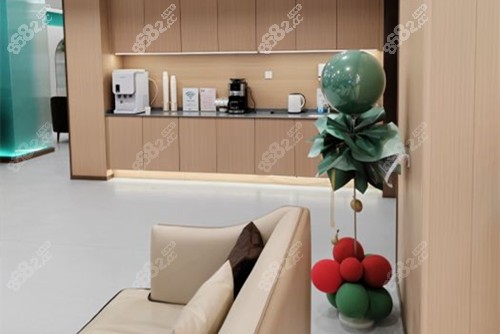 濟(jì)南麗合醫(yī)療美容內(nèi)部休息等待區(qū)環(huán)境