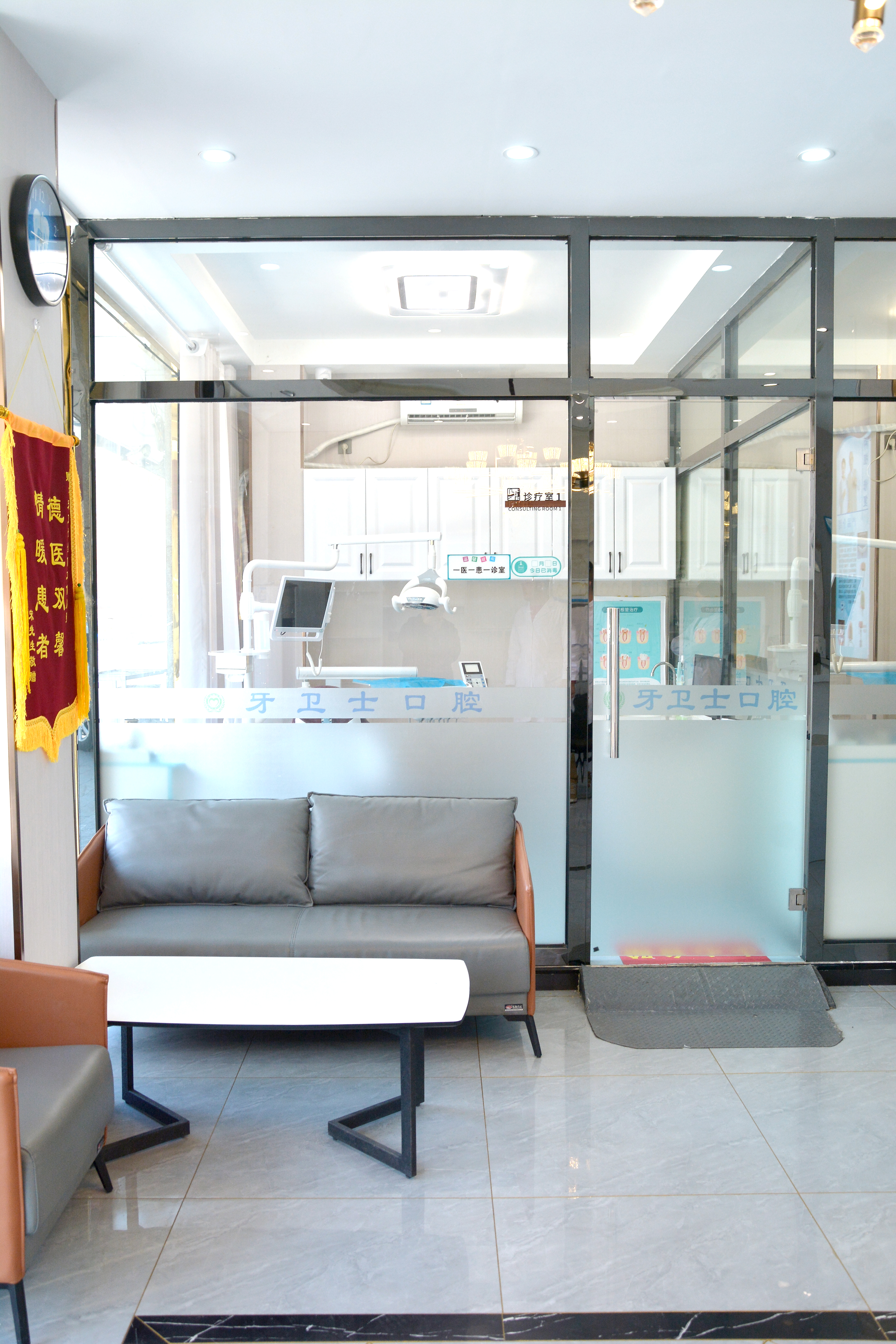 六、西灣路廣大口腔醫(yī)院的優(yōu)質(zhì)醫(yī)生團(tuán)隊