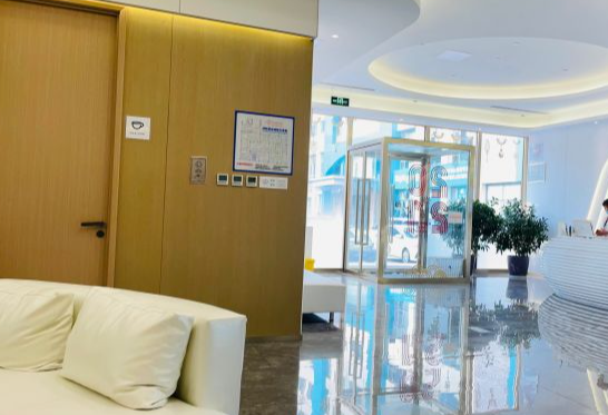 譚拯和王曉建人中縮短近哪個好？手術(shù)風(fēng)格對比