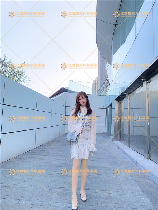 四、馮斌吸脂20萬值不值？術后變好全過程