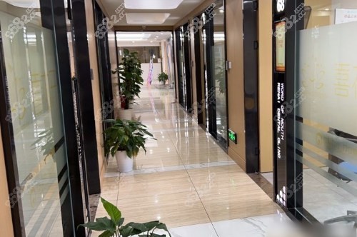 武漢仁愛口腔醫(yī)院走廊 武漢仁愛口腔醫(yī)院走廊