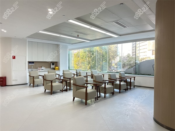 昆明团圆口腔等待区环境