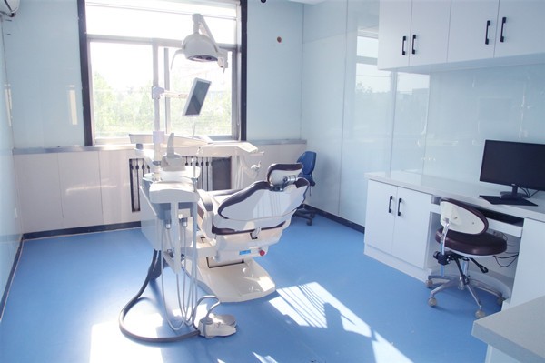 三、深圳正恩口腔：不亂收費(fèi)，透明合理贏信任