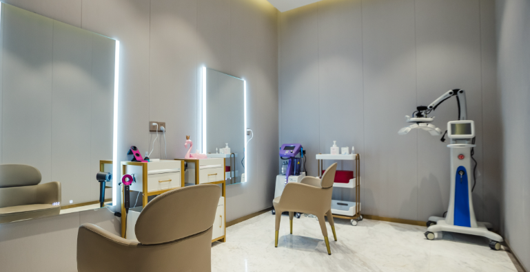 三、成都米蘭柏羽整形醫(yī)院醫(yī)療實(shí)力硬核，技術(shù)與團(tuán)隊(duì)筑牢可靠底線