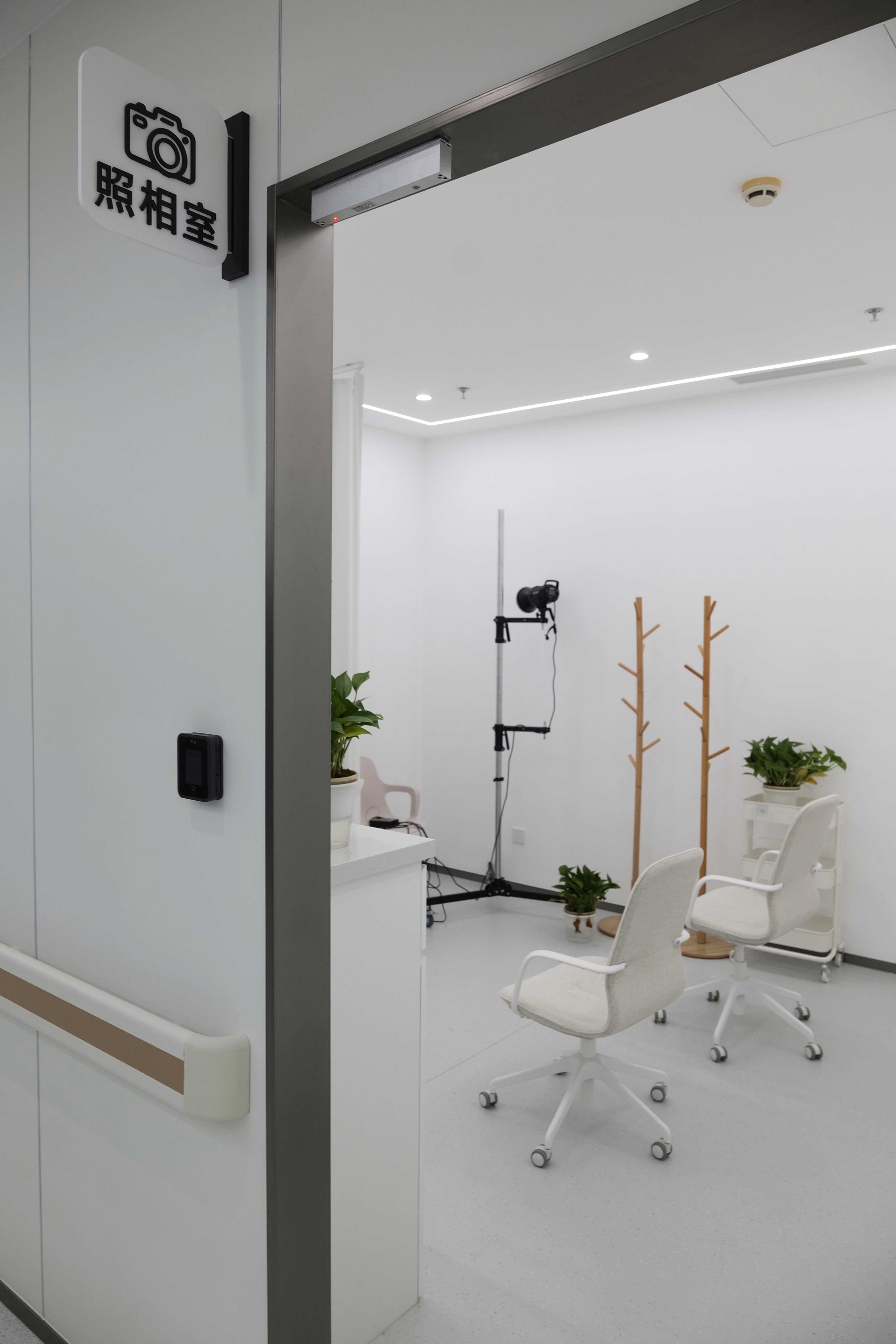 欒杰醫(yī)生個(gè)人資料簡(jiǎn)介：實(shí)力鑄就傳奇