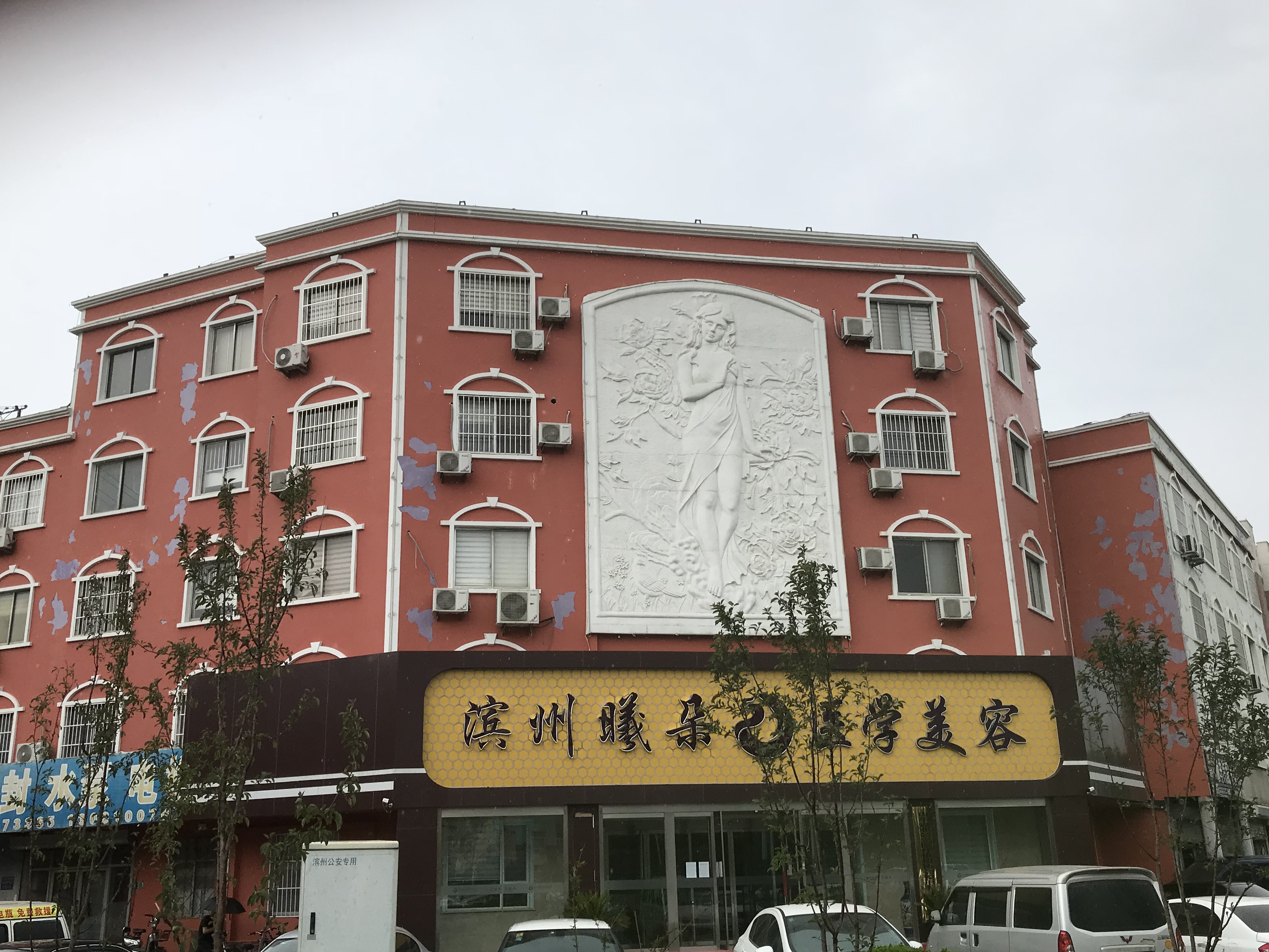 重慶華美曹勇和陳德法怎么選？分享我的經(jīng)驗(yàn)：整體塑形找曹勇，修復(fù)找技術(shù)副院長(zhǎng)陳德法