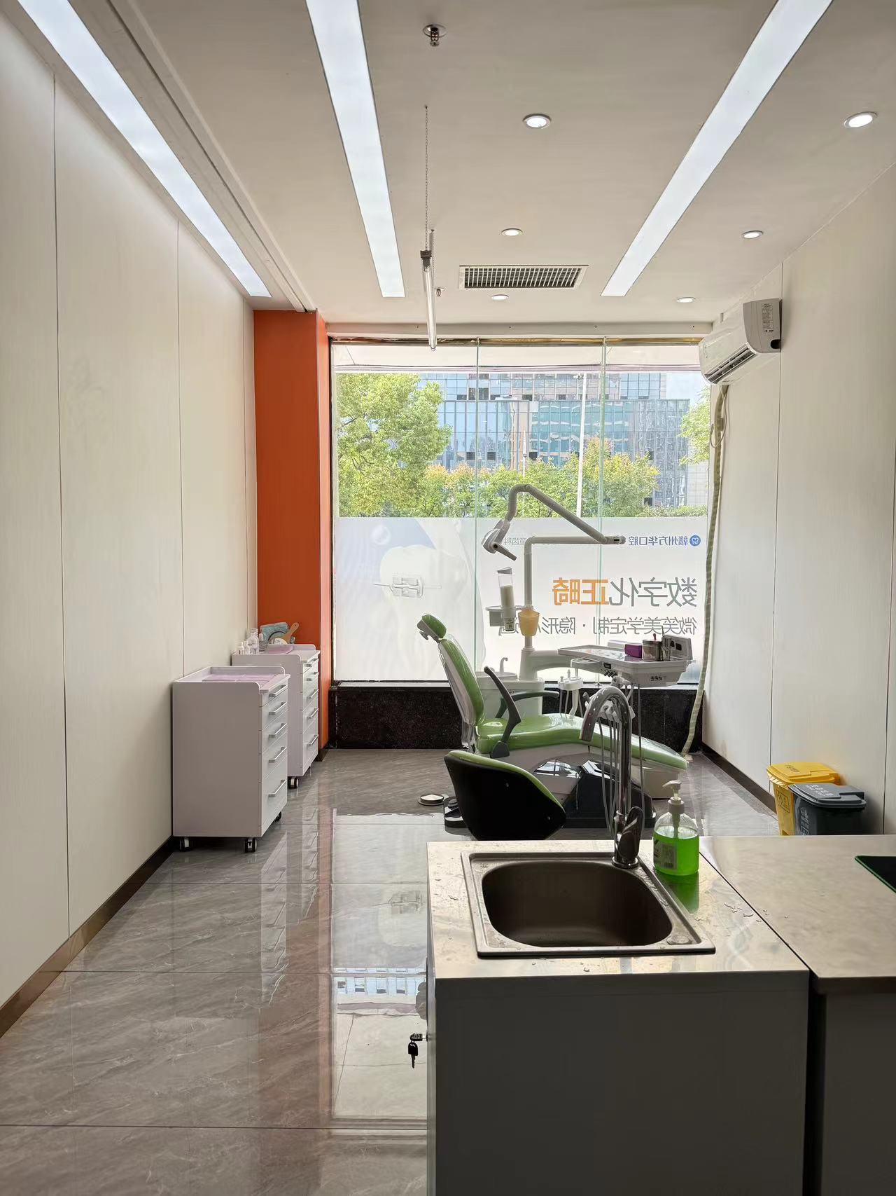 深圳阳光口腔医院口碑评价：正规私立实惠价，种牙矫正好评多预约还方便！ 