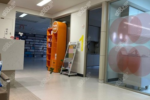 上海瑞泰口腔內(nèi)部過道環(huán)境示意圖