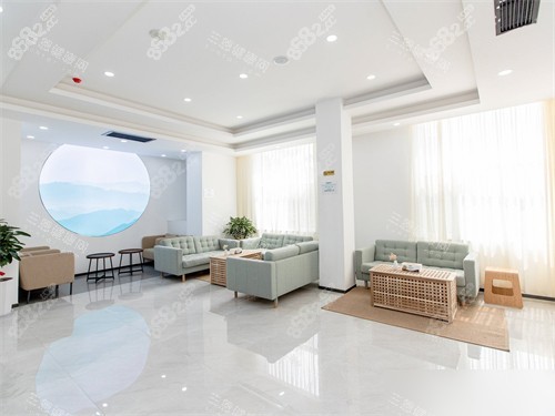 青島維樂口腔黃島總院休息候診區(qū)