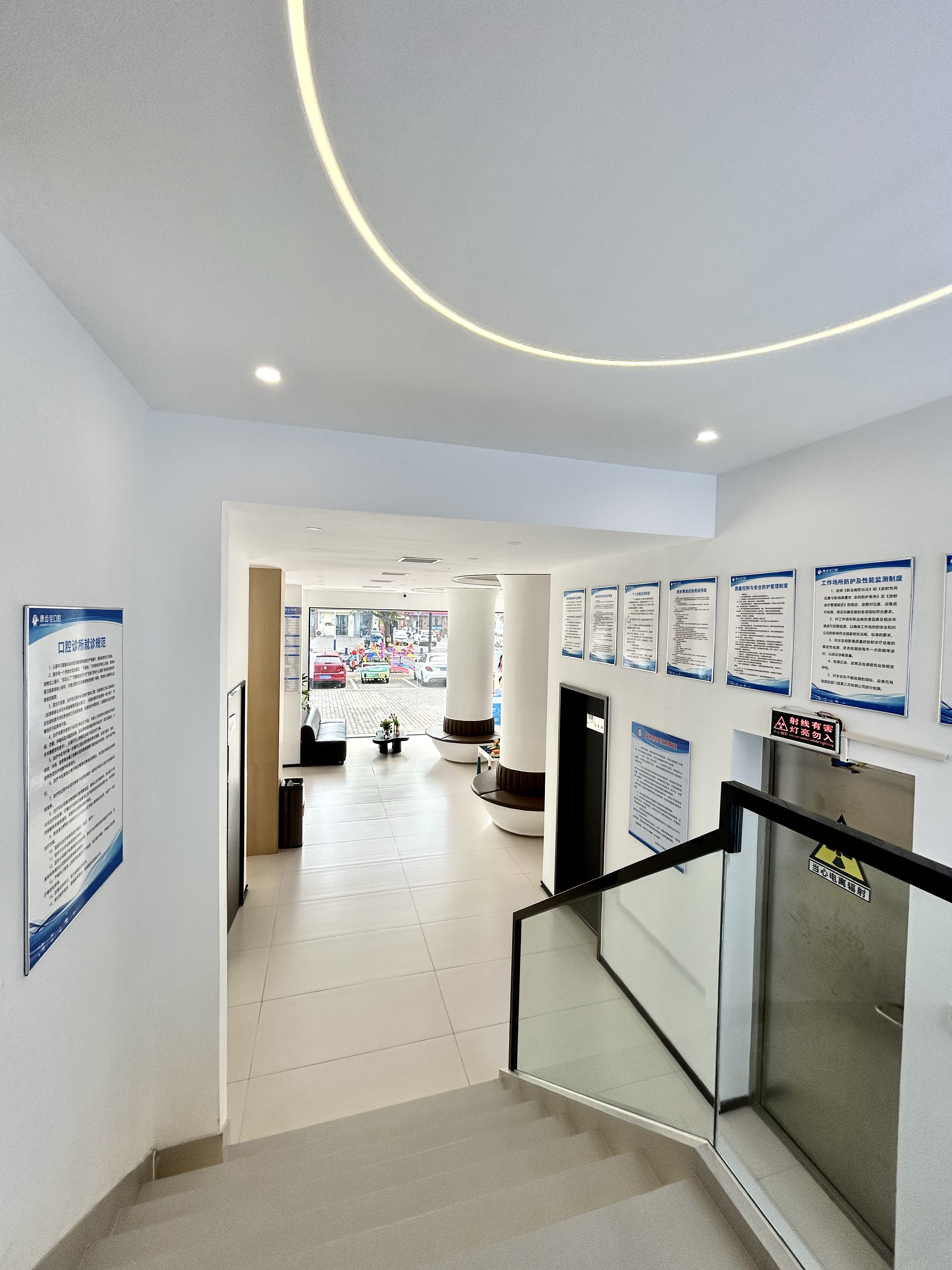 广州穗华口腔是私立且价格不贵，依托暨大实力、技术先进，多项优惠项目让看牙超实惠！ 