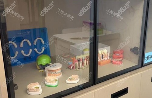 萍鄉(xiāng)北一口腔牙齒模型展示柜