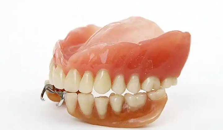 二、黃廣泉義齒靠譜嗎？臨床療效分析