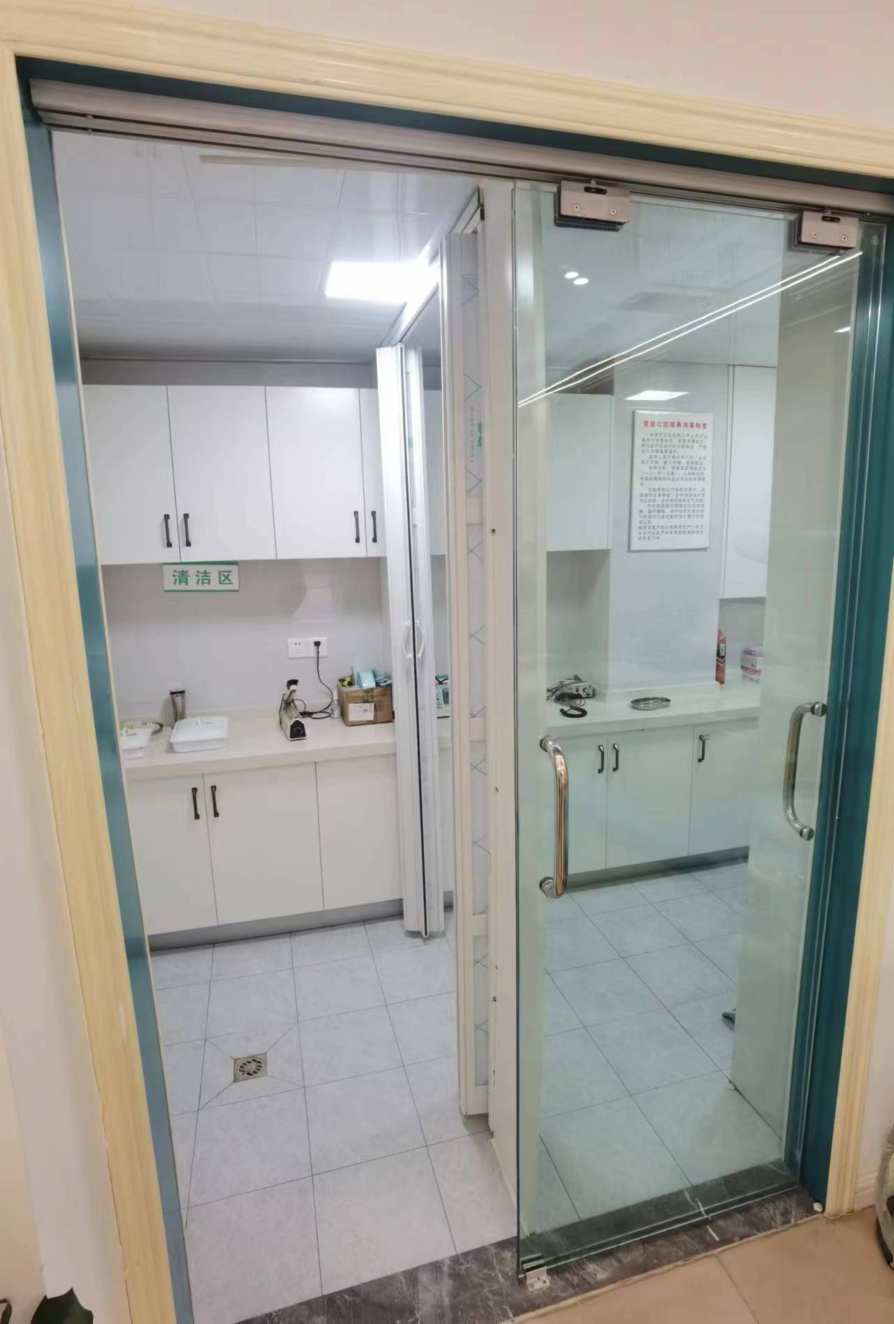 五、銀川時(shí)光口腔的醫(yī)生團(tuán)隊(duì)