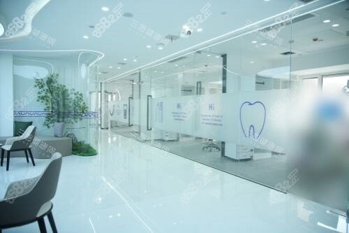 青島萊恩口腔門診部走廊