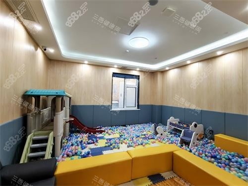 青島萊恩口腔二樓候診區(qū)內(nèi)部環(huán)境