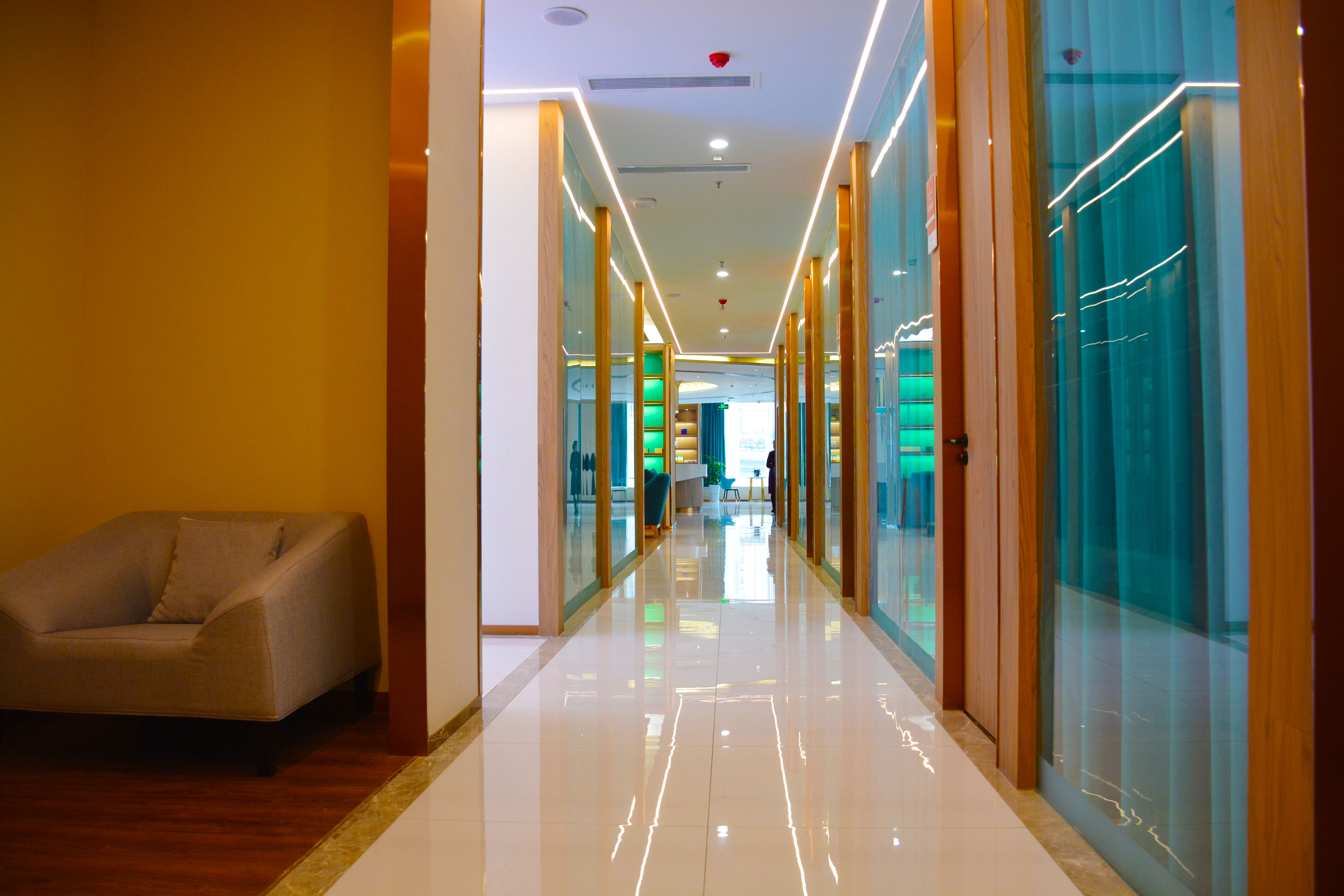 二、坐診醫(yī)院：成都恒博天姿醫(yī)療美容醫(yī)院